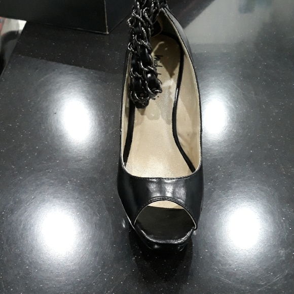 Heels - Picture 2 of 3